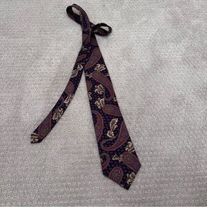 Van Heusen 417 Paisley Silk Neck Tie - Navy, Beige, maroon